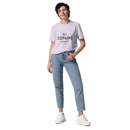 T-shirt Bio « Les Copains d’abord ! » – Unisexe – Lavande Douce